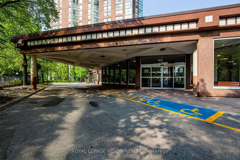 1105 - 7 Concorde Pl, Toronto, M3C 3N4 | Image 2