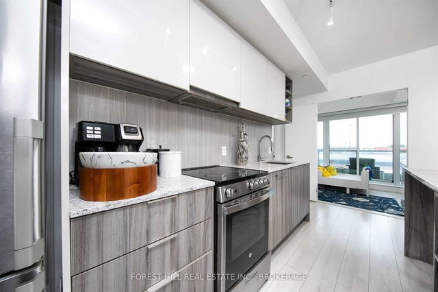 302 - 31 Tippet Road