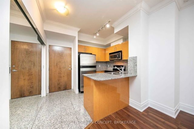 318 - 16 Yonge Street
