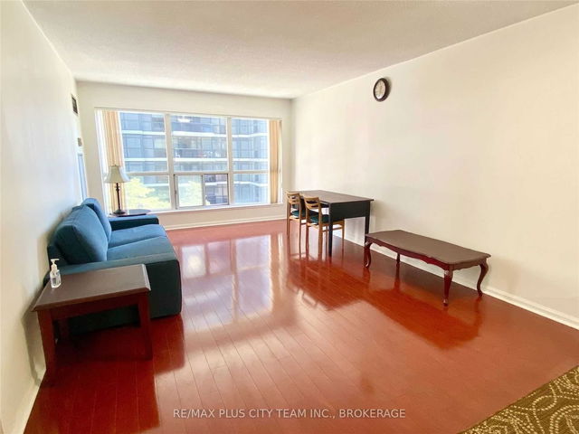 401 - 7 Carlton Street