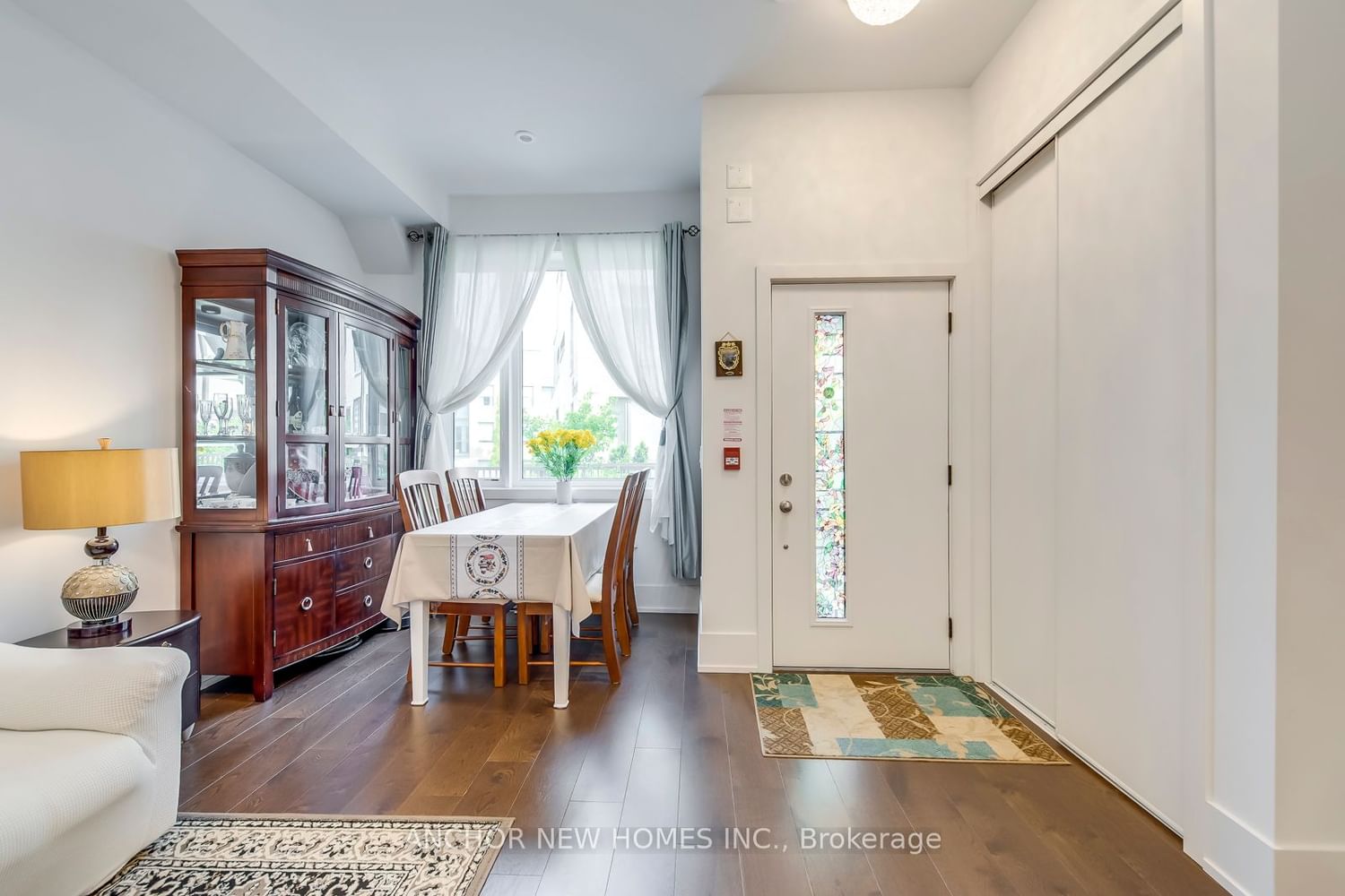 Listing Image 5