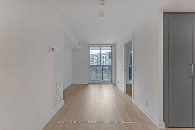 207 - 30 Tretti Way