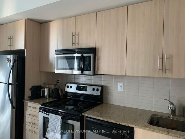 1803 - 65 Bremner Boulevard