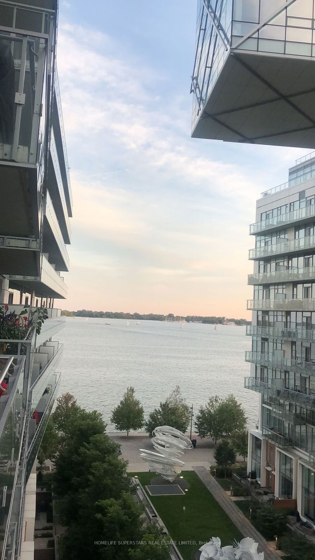 705 - 39 Queens Quay
