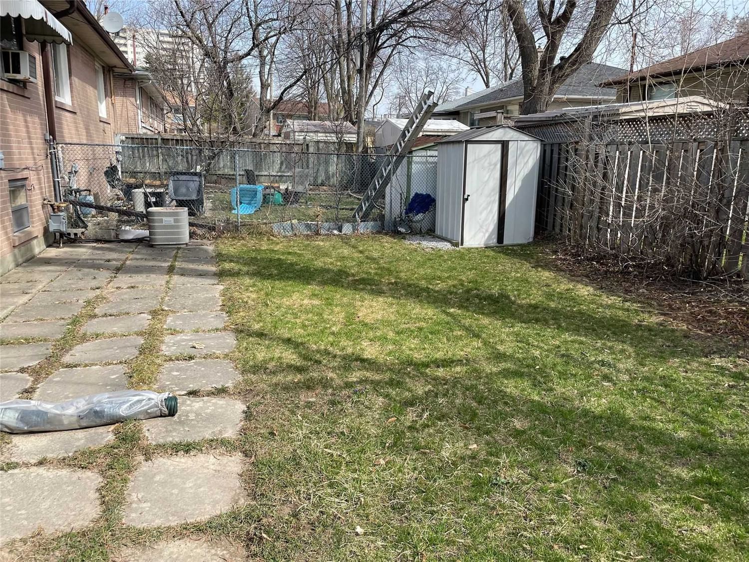 Listing Image 4
