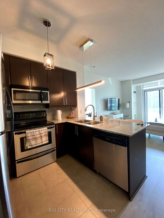 1709 - 18 Harbour Street