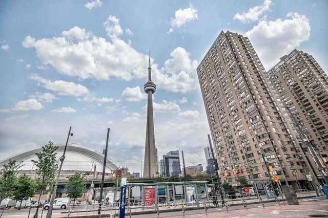 1407 - 270 Queens Quay