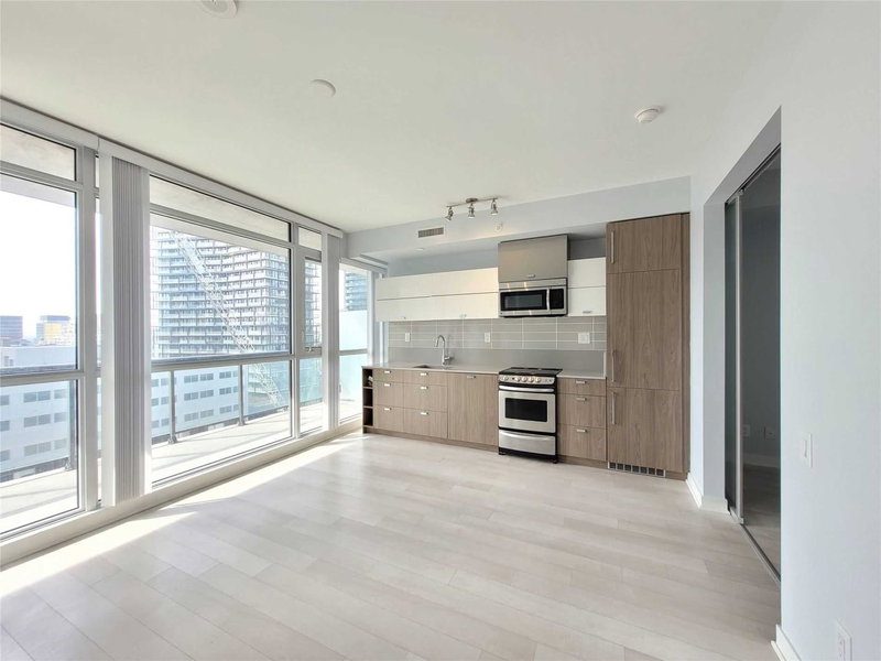 1301 - 290 Adelaide St W, Toronto, M5V 1P6 | Image 2