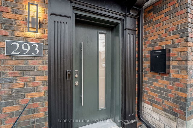 293 Chaplin Crescent