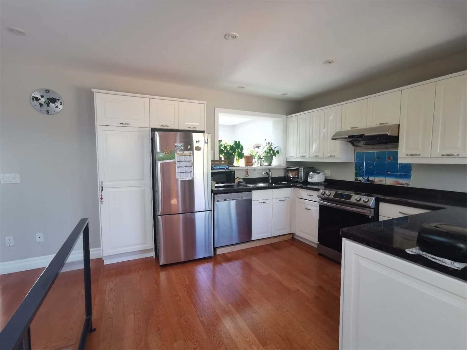 Listing Image 7