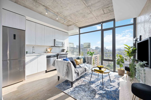 1209 - 111 Bathurst Street