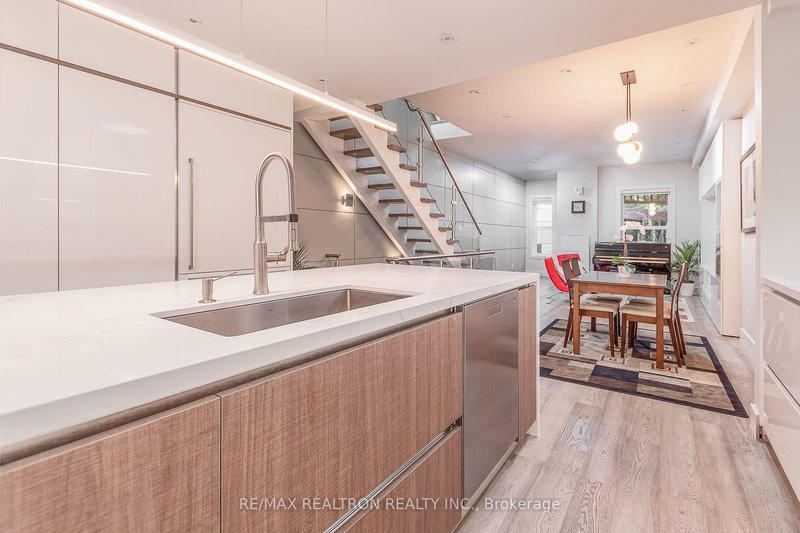 10 Bishop St, Toronto, M5R 1N2 | Image 3