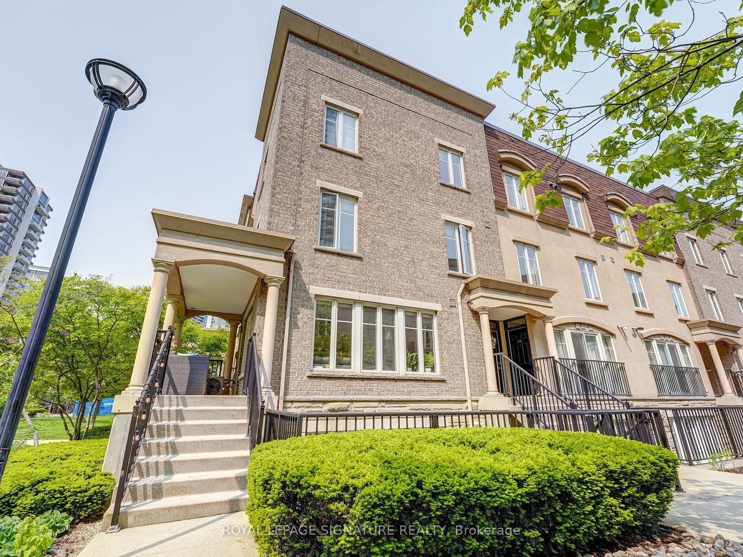 Townhouse sold at 322-30 Western Battery Road, Toronto, Niagara, M6K 3N9 - MLS: C6036824