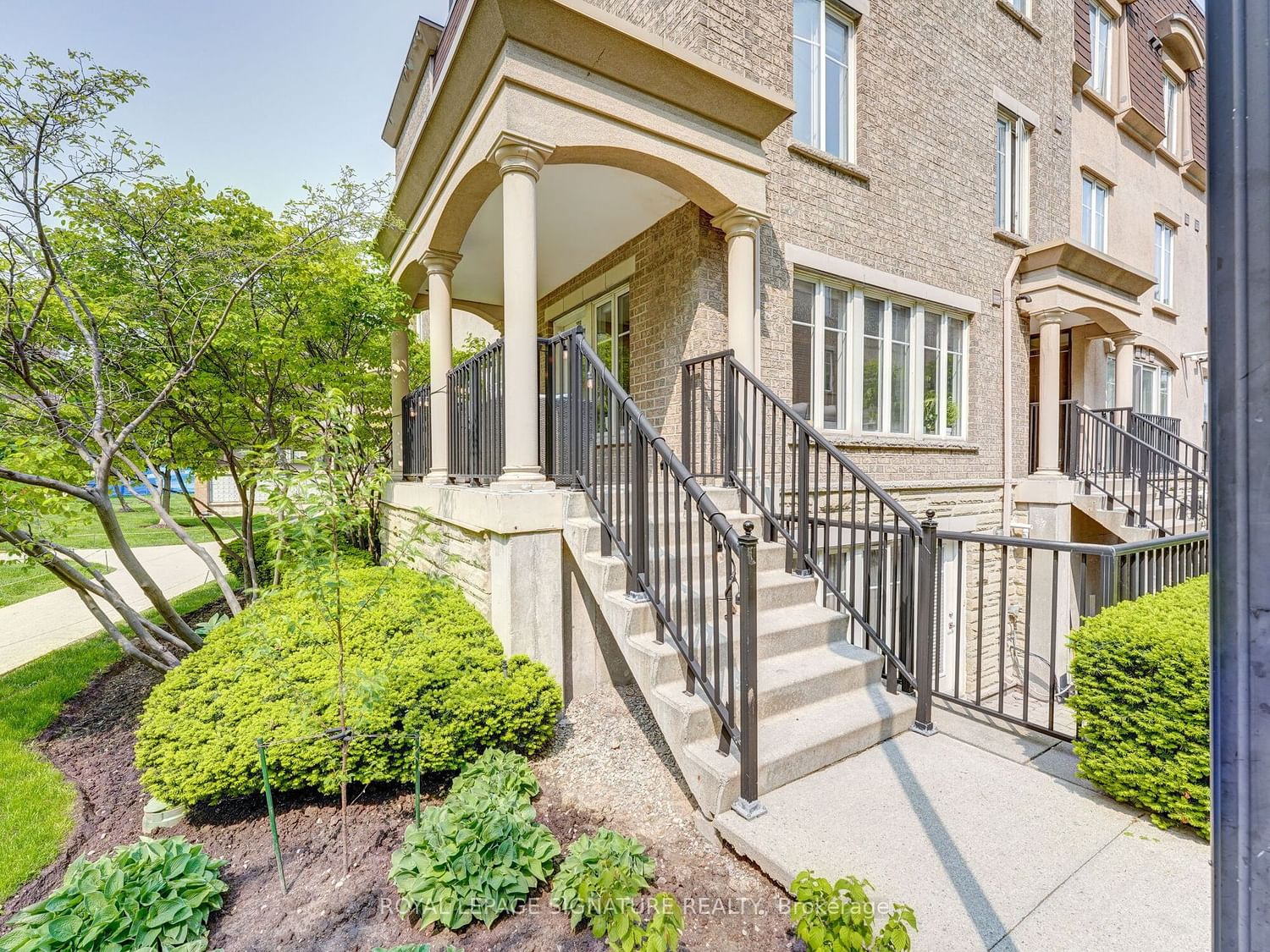 Townhouse sold at 322-30 Western Battery Road, Toronto, Niagara, M6K 3N9 - MLS: C6036824