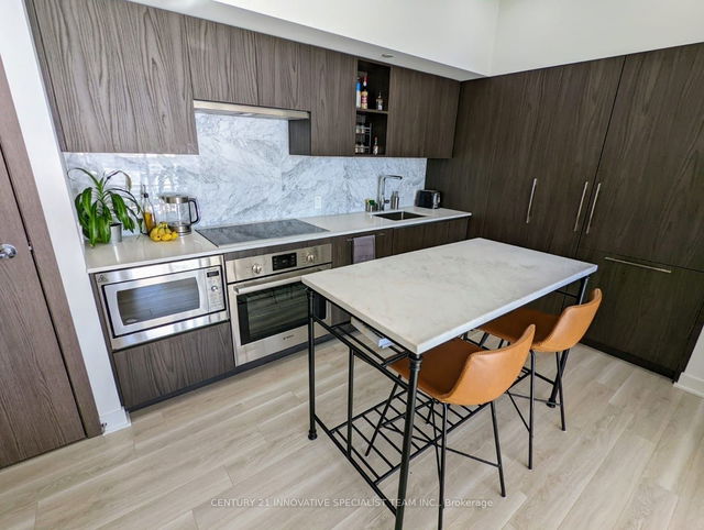 3915 - 17 Bathurst Street