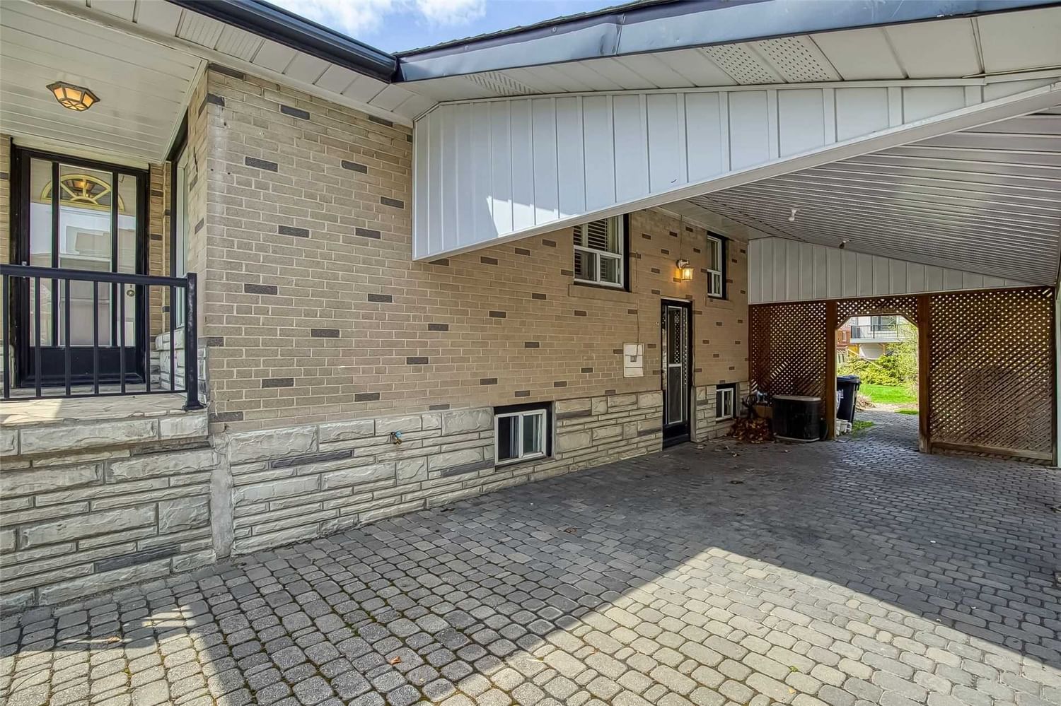 Listing Image 6