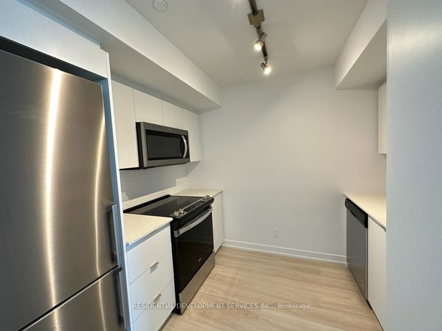 1208 - 30 Tretti Way