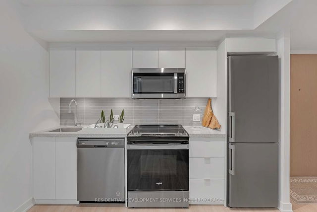 302 - 30 Tretti Way