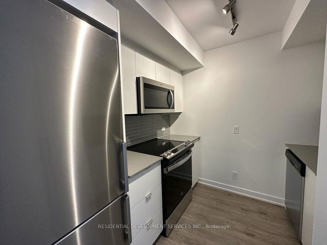 1115 - 30 Tretti Way