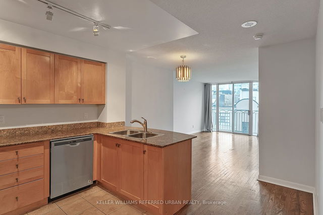 862 - 313 Richmond Street