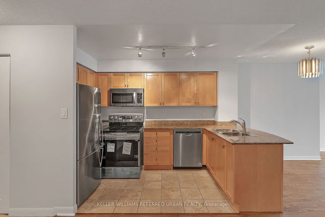 862 - 313 Richmond Street
