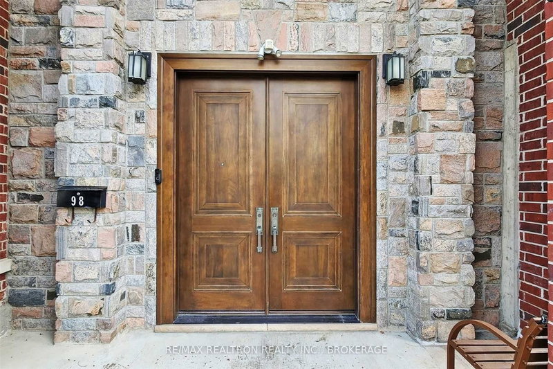 98 Burbank Dr, Toronto, M2K 1N4 | Image 2