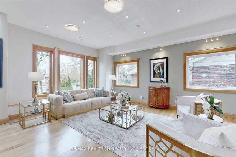 98 Burbank Dr, Toronto, M2K 1N4 | Image 3