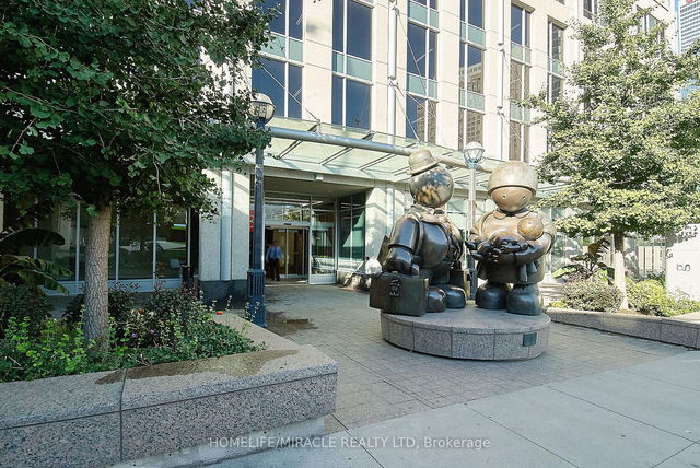 1209 - 18 Yonge Street