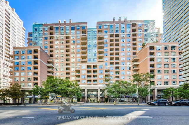 410 - 887 Bay Street