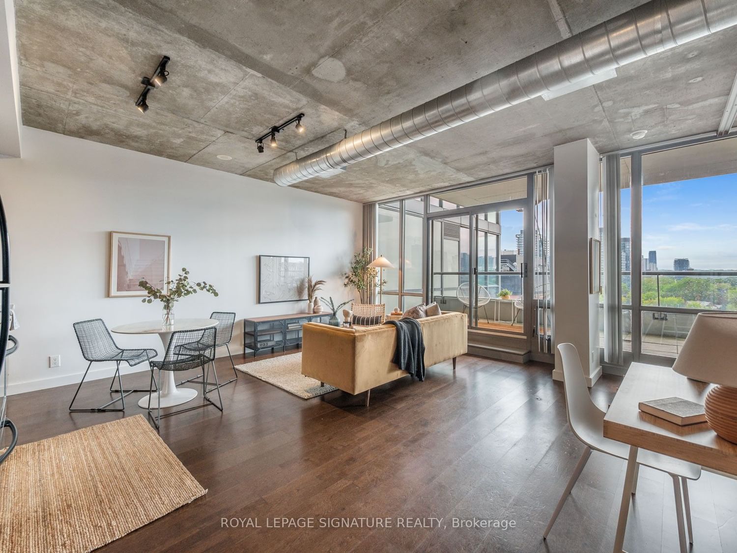 Listing Image 8