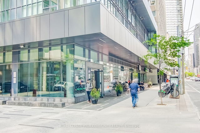 1006 - 770 Bay Street