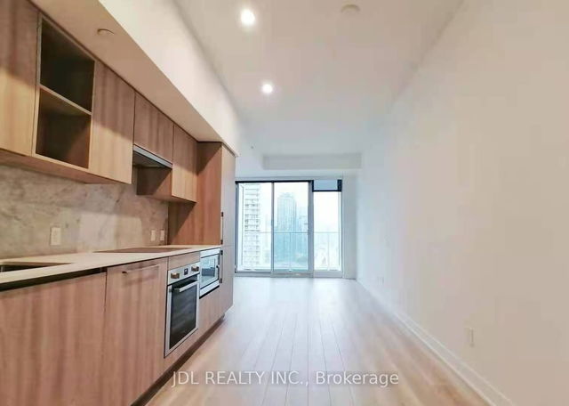 2806 - 19 Bathurst Street
