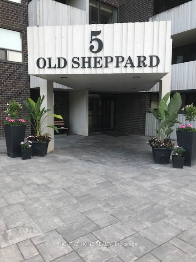 1402 - 5 Old Sheppard Avenue