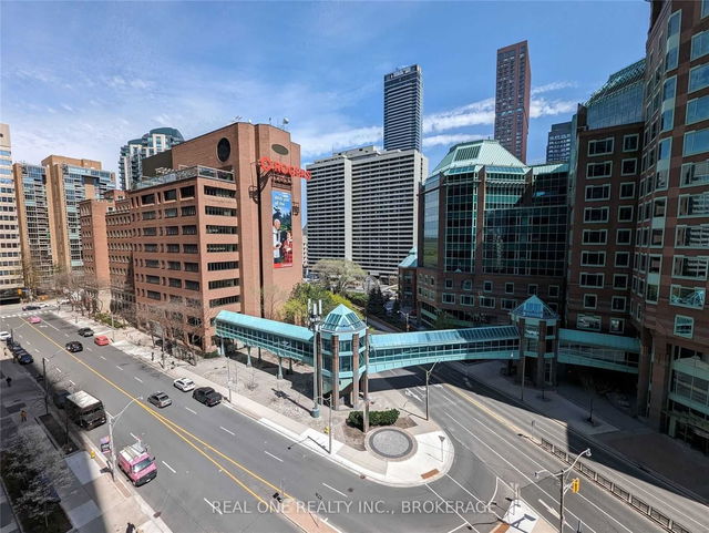 910 - 110 Charles Street