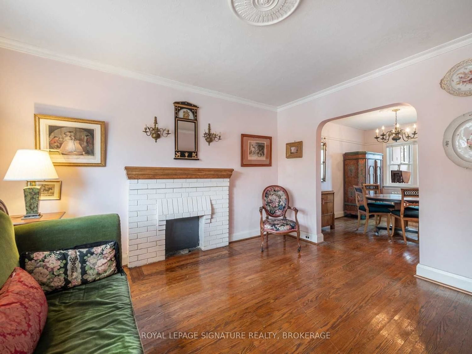 Listing Image 9