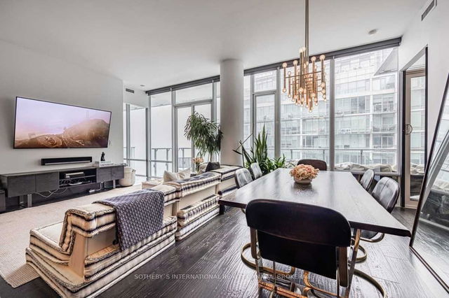 813 - 29 Queens Quay