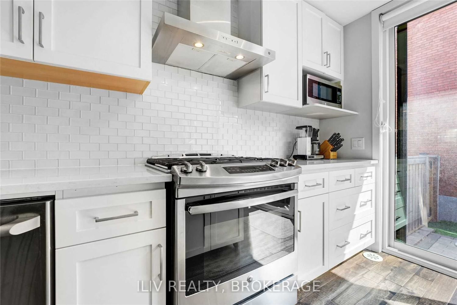 Listing Image 5