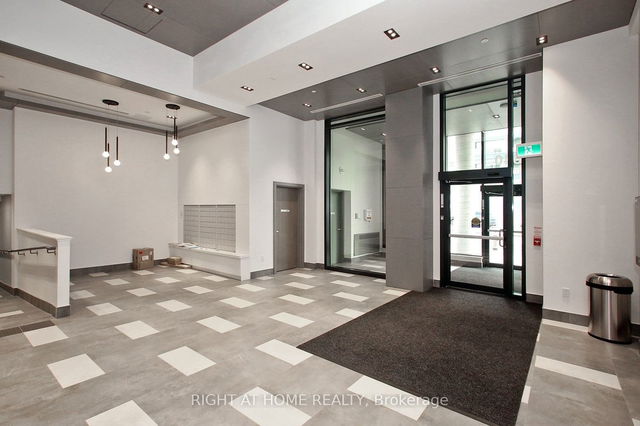 415 - 840 St Clair Avenue