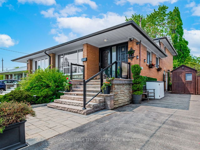 8 Slidell Crescent