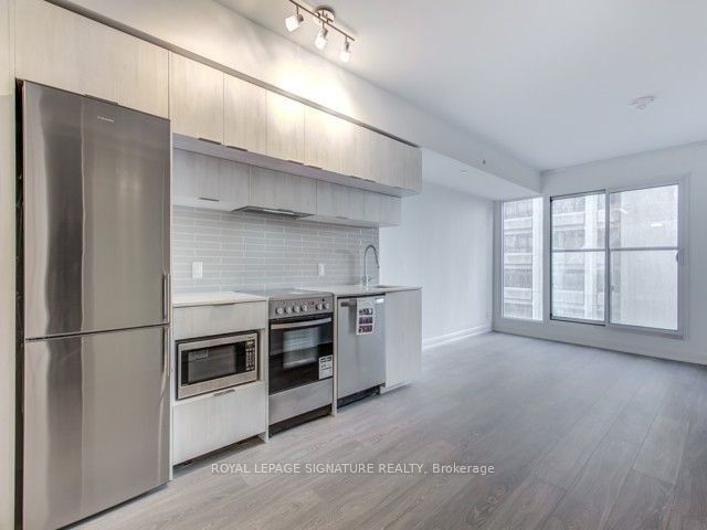 1209 - 181 Dundas Street