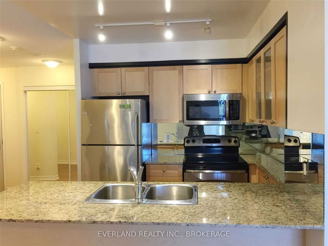 3009 - 761 Bay Street