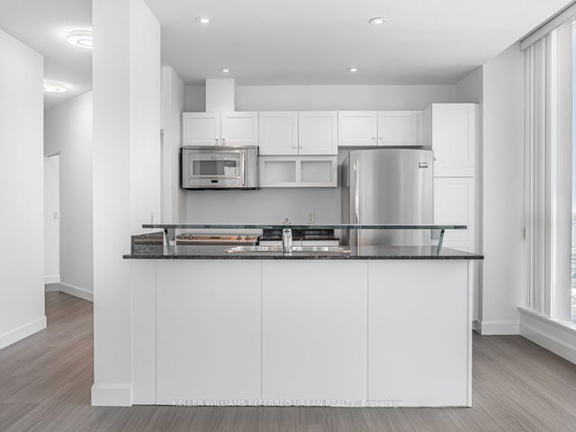 3202 - 8 York Street