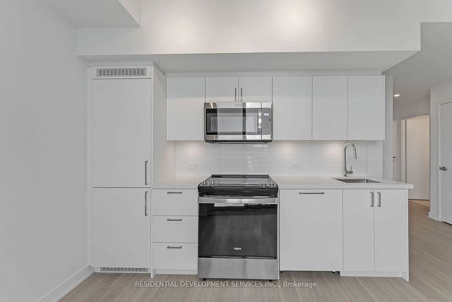1113 - 30 Tretti Way