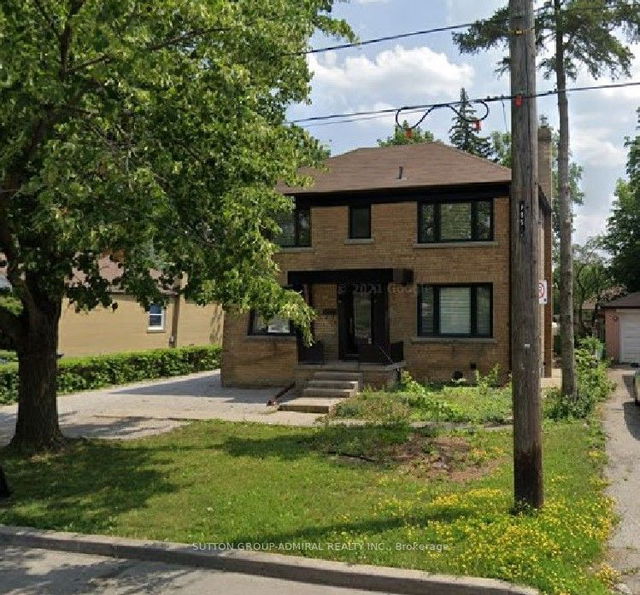 Upper - 93 Invermay Avenue