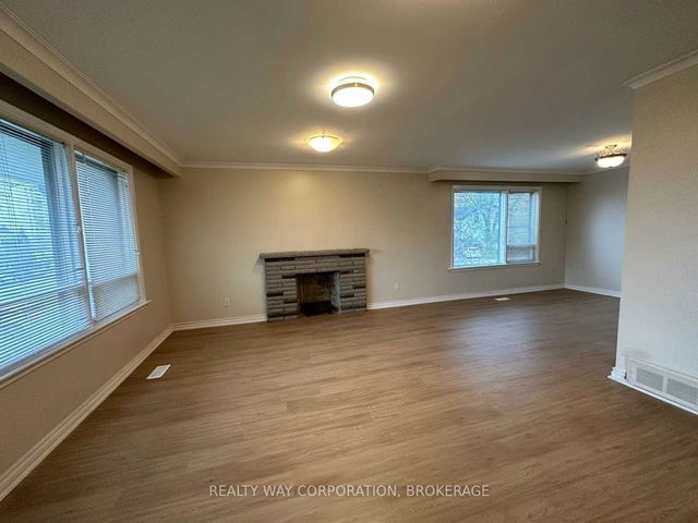 579 Sheppard Avenue