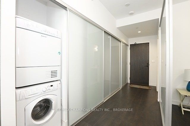 2606 - 426 University Avenue