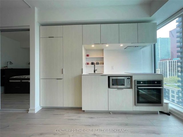 1215 - 77 Shuter Street