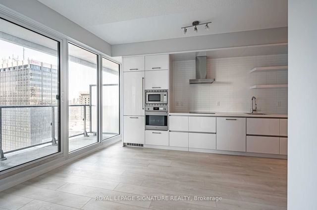 4606 - 2221 Yonge Street