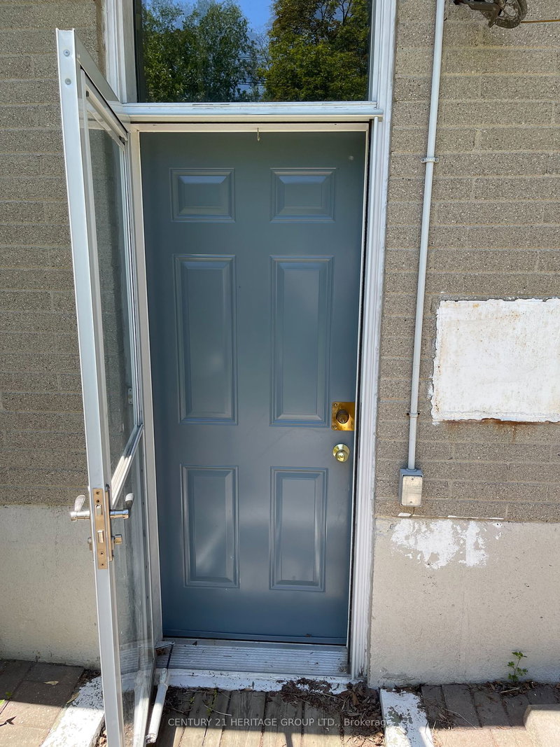 Lower - 15 Crossburn Dr, Toronto, M3B 2Z3 | Image 2