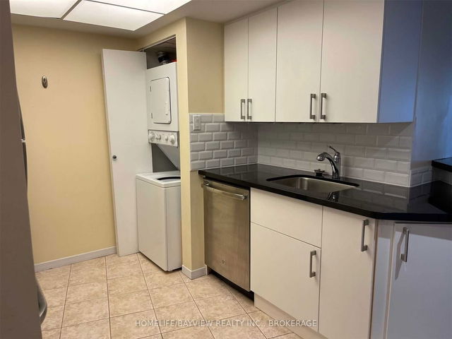 2902 - 1001 Bay Street